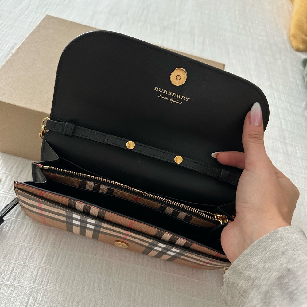 Burberry Check Leather wallet purse with leather and gold detachable strap - Picture 2 of 4